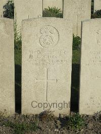 Noeux-Les-Mines Communal Cemetery - Peters, L