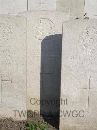 Noeux-Les-Mines Communal Cemetery - Raven, H E