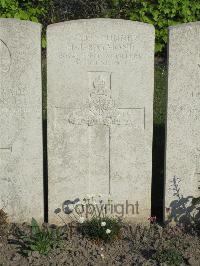 Noeux-Les-Mines Communal Cemetery - Raymond, H J