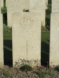 Noeux-Les-Mines Communal Cemetery - Reynolds, A