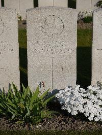Noeux-Les-Mines Communal Cemetery - Reynolds, J