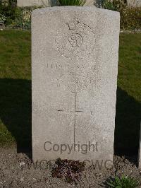 Noeux-Les-Mines Communal Cemetery - Rielly, P