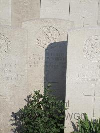 Noeux-Les-Mines Communal Cemetery - Robertson, Henry Fergus