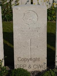 Noeux-Les-Mines Communal Cemetery - Smith, Reginald Randolph