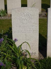 Noeux-Les-Mines Communal Cemetery - Smith, Y L E
