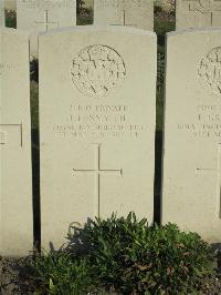 Noeux-Les-Mines Communal Cemetery - Smyth, John Edward