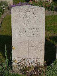 Noeux-Les-Mines Communal Cemetery - Strutton, W C