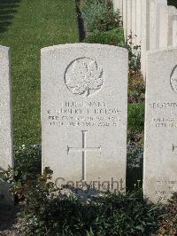 Noeux-Les-Mines Communal Cemetery - Uglow, Hubert