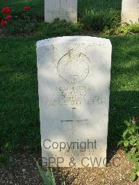 Cassino War Cemetery - Jones, Lance