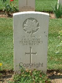 Cassino War Cemetery - McRobb, John Raymond