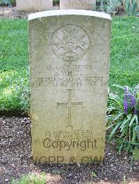 Cassino War Cemetery - White, Ernest