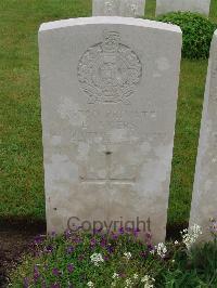 Etaples Military Cemetery - Akers, E