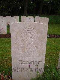 Etaples Military Cemetery - Bagley, T W