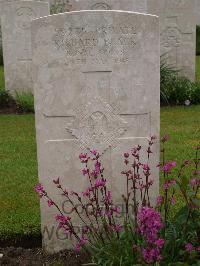 Etaples Military Cemetery - Black, Richard