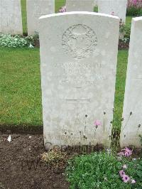 Etaples Military Cemetery - Bowman, J