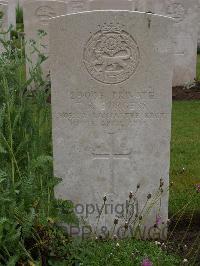 Etaples Military Cemetery - Burgess, Thomas Richard
