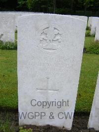Etaples Military Cemetery - Cleworth, S