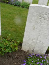 Etaples Military Cemetery - Cox, C