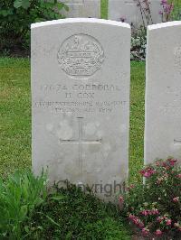 Etaples Military Cemetery - Cox, Hubert