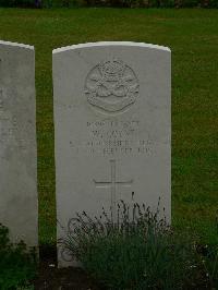 Etaples Military Cemetery - Coyne, W