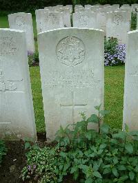 Etaples Military Cemetery - Crampton, A