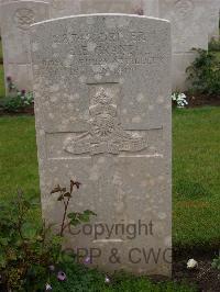 Etaples Military Cemetery - Crane, E E