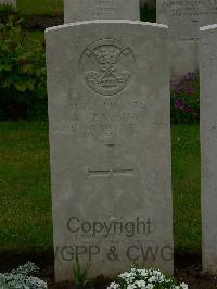 Etaples Military Cemetery - Crawshaw, Albert