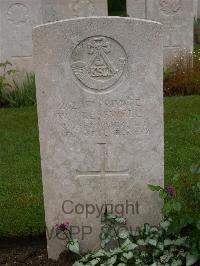 Etaples Military Cemetery - Cresswell, W