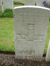 Etaples Military Cemetery - Critchley, Robert Henry