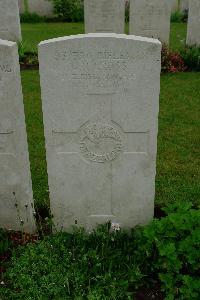 Etaples Military Cemetery - Cross, Gladstone Henry