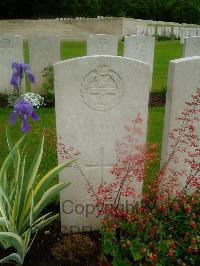 Etaples Military Cemetery - Cross, Richard
