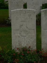 Etaples Military Cemetery - Crowe, Frederick John