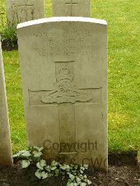 Etaples Military Cemetery - Crowe, T E