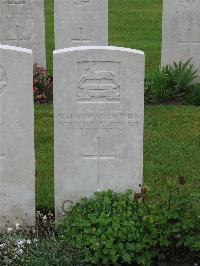 Etaples Military Cemetery - Crowther, Maurice