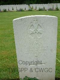 Etaples Military Cemetery - Croysdale, Marjorie