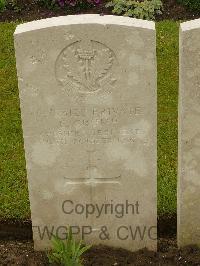 Etaples Military Cemetery - Crump, C