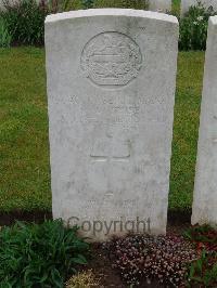 Etaples Military Cemetery - Cruse, Robert William