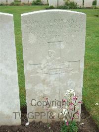 Etaples Military Cemetery - Cummins, Bernard