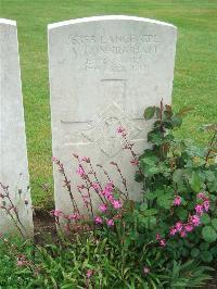 Etaples Military Cemetery - Cunningham, A