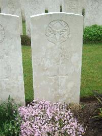 Etaples Military Cemetery - Cunningham, R