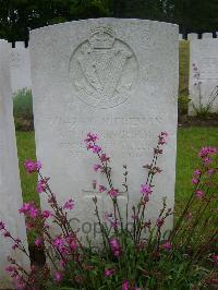 Etaples Military Cemetery - Cunningham, Robert
