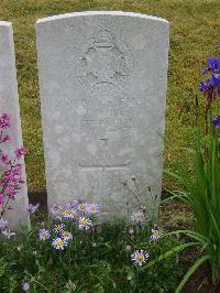 Etaples Military Cemetery - Curry, Donald