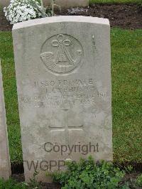 Etaples Military Cemetery - Cyphus, J