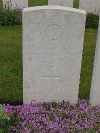 Etaples Military Cemetery - Dadswell, George Charles