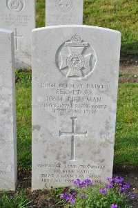 Etaples Military Cemetery - Dainty, H G
