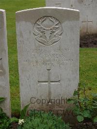 Etaples Military Cemetery - Dakers, James Keay