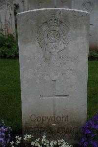 Etaples Military Cemetery - Dalby, W