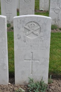 Etaples Military Cemetery - Dale, T