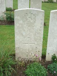 Etaples Military Cemetery - Dall, T