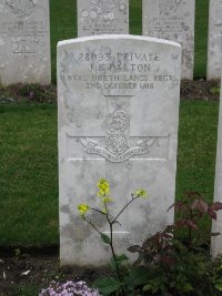 Etaples Military Cemetery - Dalton, James Edward